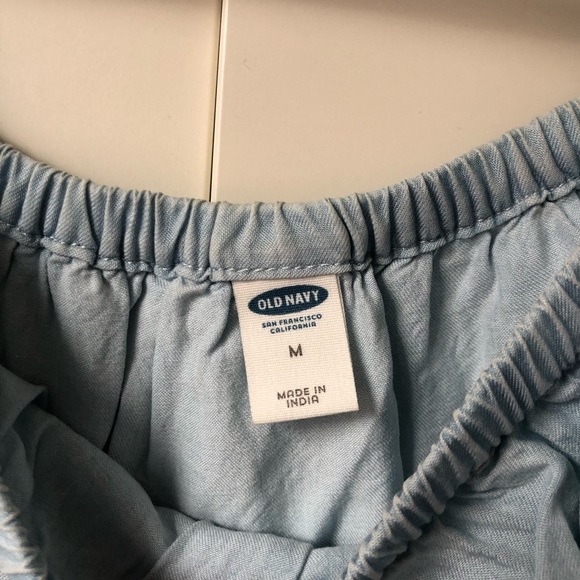 Off-shoulder flowy chambray shirt - Picture 2 of 4